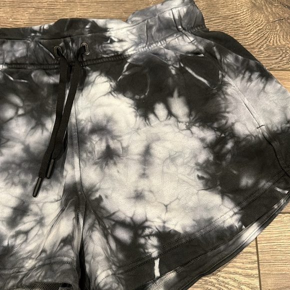 Lululemon Inner Glow Short 3" *Earth Dye
Earth Dye Stone - Picture 3 of 7